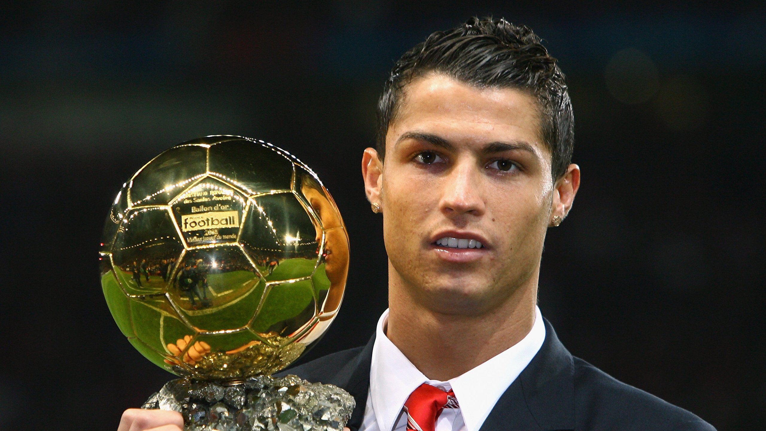 开云·体育官网-塞内加尔球员用“踢雪仗”热身，观众直呼太欢乐，塞内加尔摔跤场谁建的